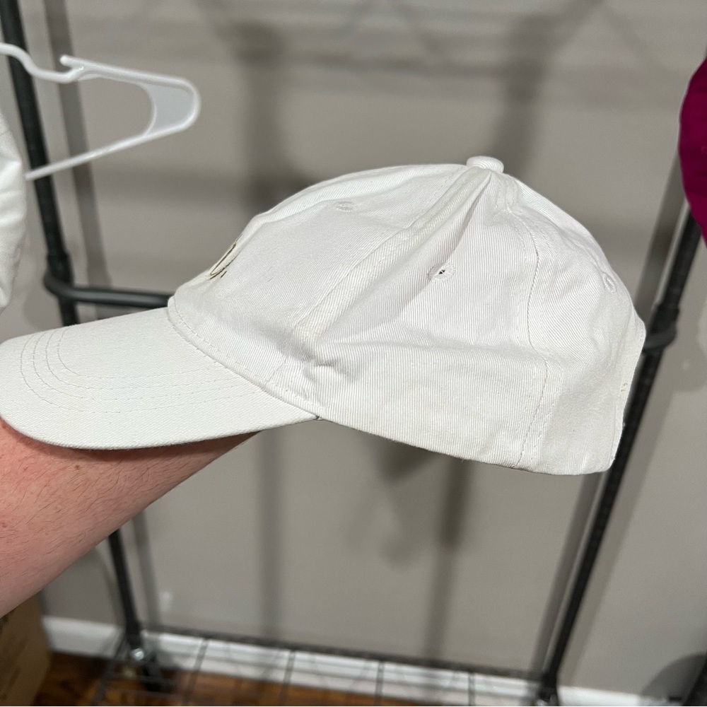 Mrs Hat - Picture 2 of 5